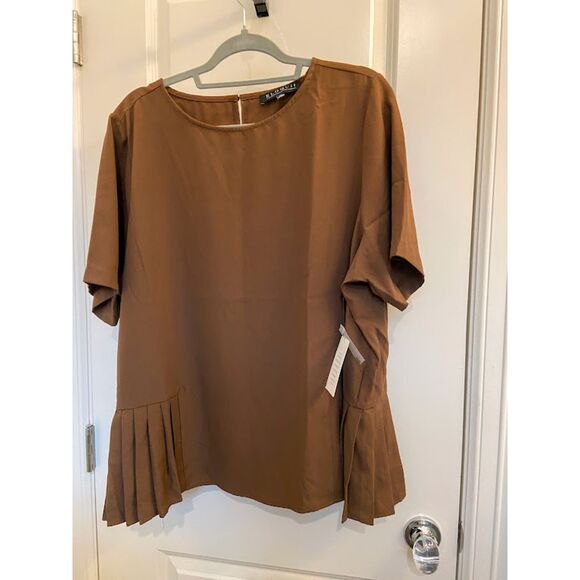 Eloquii Pleated Hem Top Size 20 in Potting Soil* - Picture 3 of 7